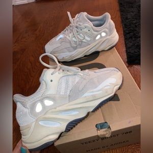 Yeezy 700 Boost ‘Analog’ used